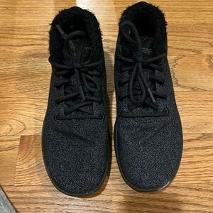 Allbirds men’s size 9 dark charcoal furry interior. Excellent condition.